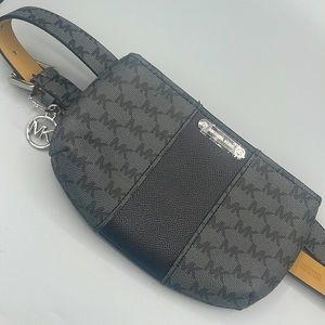 Michael Kors Women's Belt Bag, Fanny Pack Black/ Gray L/XL
NEW